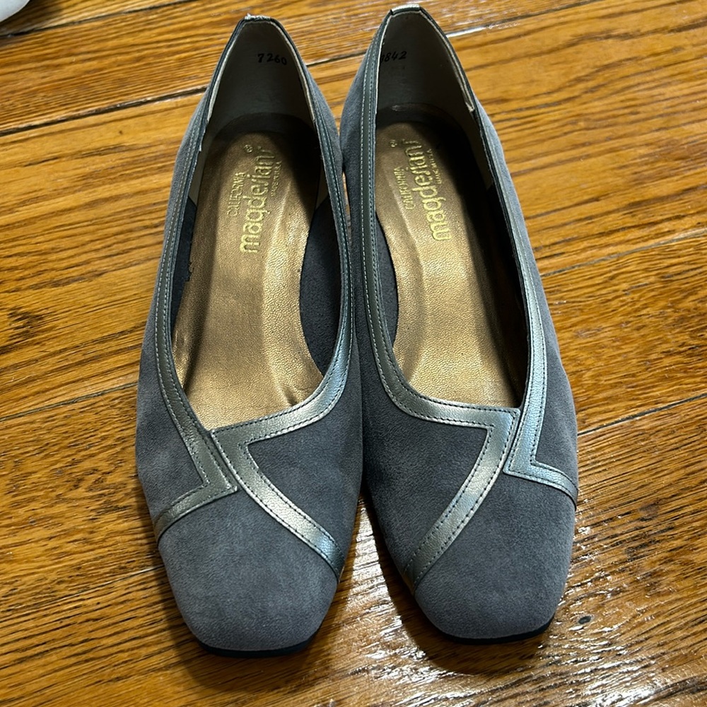 Magdesians Vintage gray suede wedge slip on shoes. Size 8W.